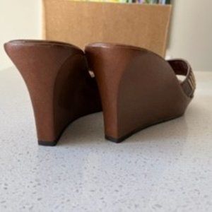 12M  Franco Sarto Tobacco Wedge Slide